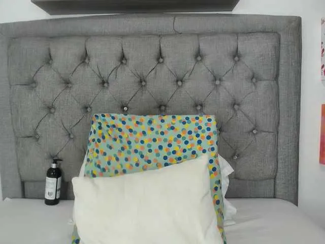 Live sex webcam photo for Carolina-love19 #291286618