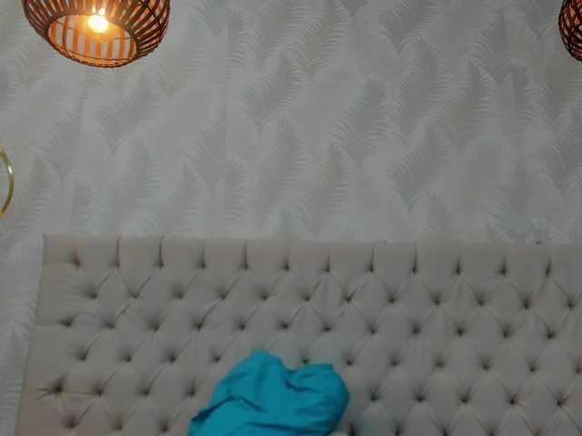 Live sex webcam photo for Carolina18- #277157961