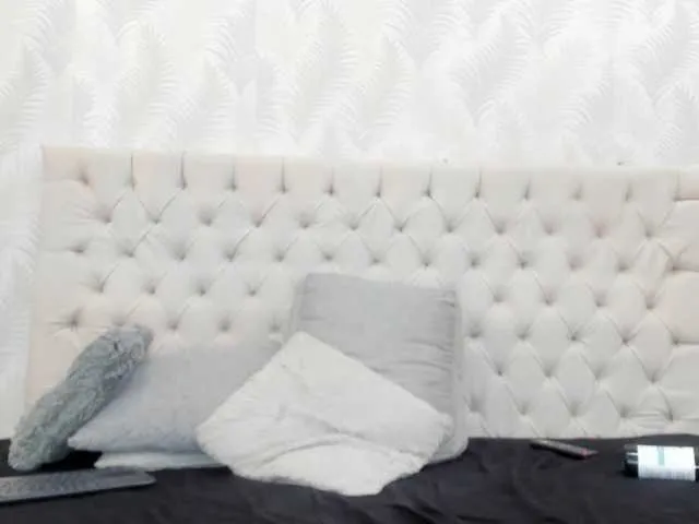 Live sex webcam photo for Carolina18- #277339661