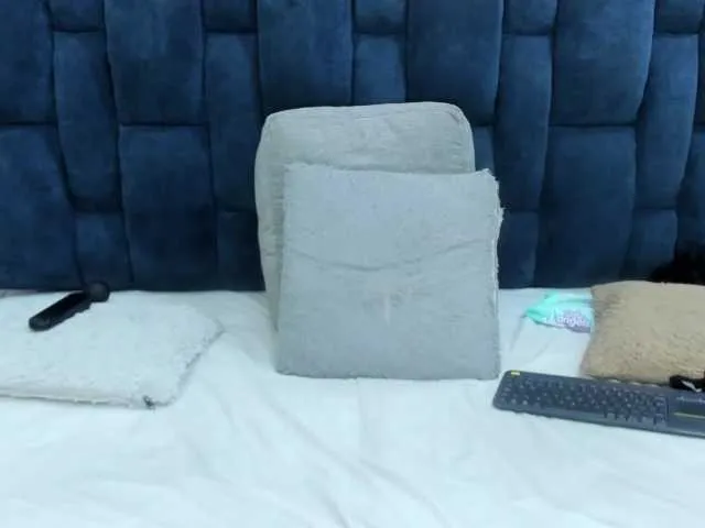 Live sex webcam photo for Carolina18- #277460184