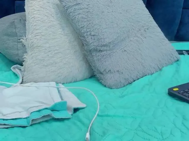 Live sex webcam photo for Carolina18- #277544945