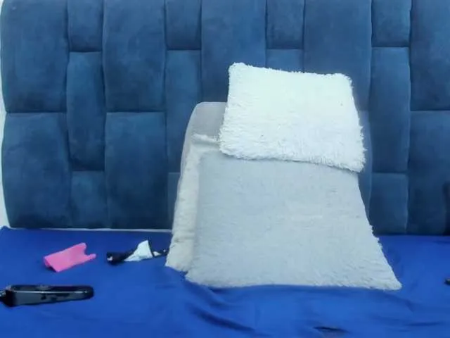 Live sex webcam photo for Carolina18- #277661146