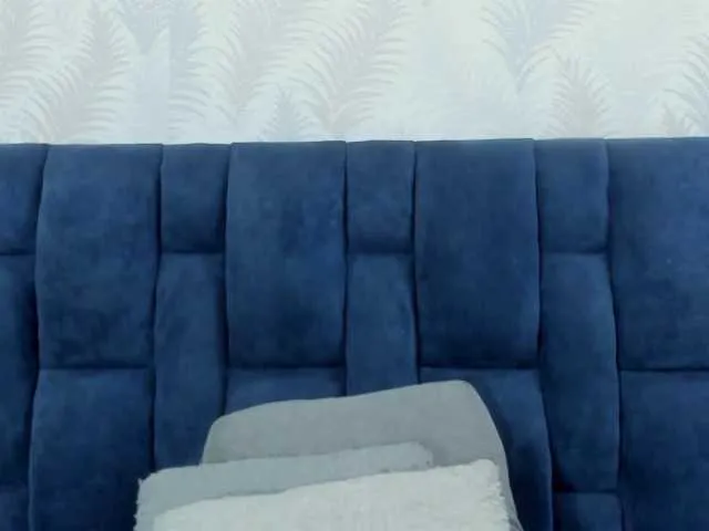 Live sex webcam photo for Carolina18- #277794238