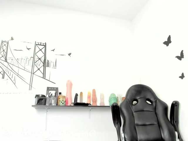 Live sex webcam photo for Carolinadirty #273015452