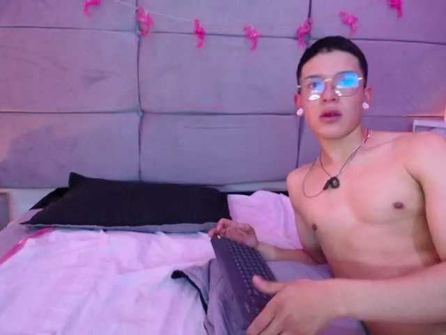 Live sex webcam photo for Caroline-and-Cristopher #276456372