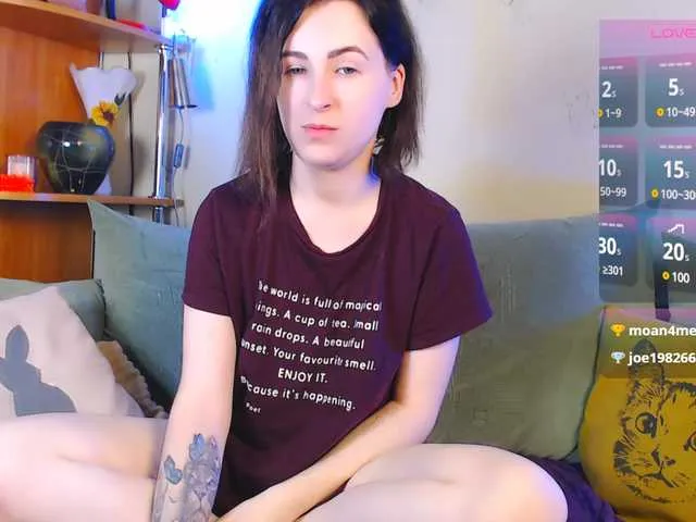Live sex webcam photo for Caroline1995 #290847225