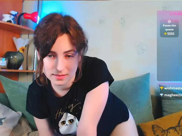 Live sex webcam photo for Caroline1995 #291453358