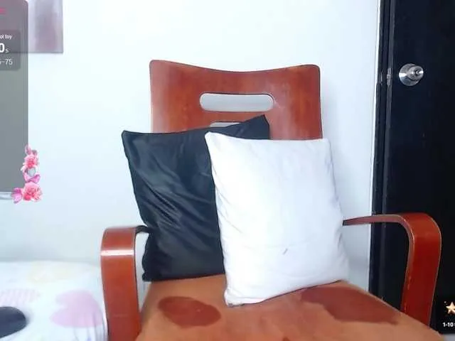 Live sex webcam photo for CarolineCruz #277708658