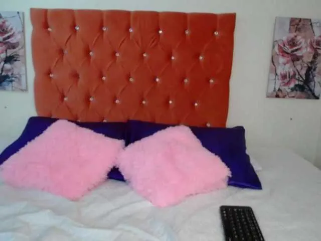 Live sex webcam photo for CarolineCyrus #272474692