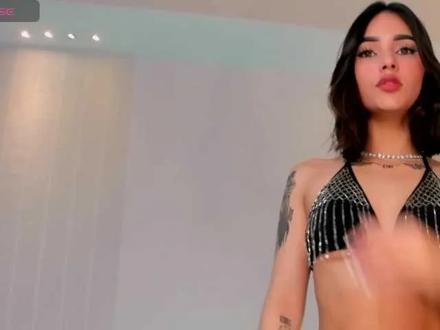 Live sex webcam photo for CarolineEvans #293152591
