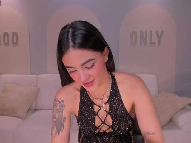 Live sex webcam photo for CarolineEvans #293160515