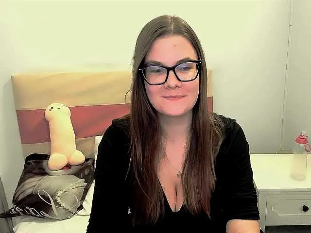 Live sex webcam photo for CarolineFun #292075769