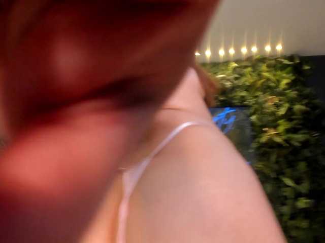 Live sex webcam photo for CarolineGrace #277155826