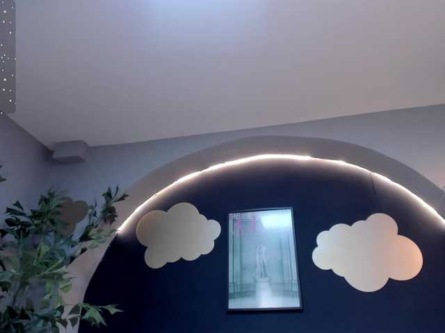 Live sex webcam photo for CarolineGrace #277593679