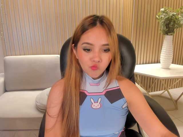 Live sex webcam photo for CarolineGrace #278054402