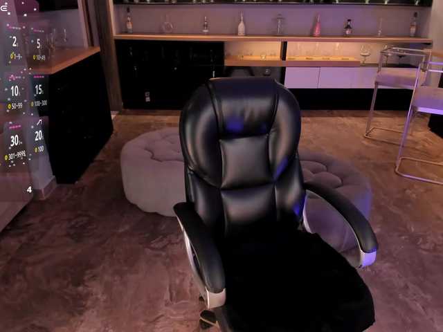 Live sex webcam photo for CarolineGrace #290895878