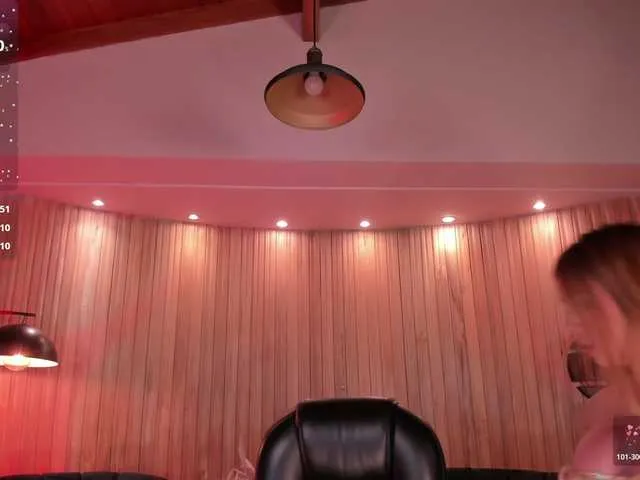 Live sex webcam photo for CarolineGrace #292354409