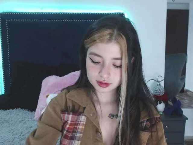 Live sex webcam photo for CarolineJames #271932880