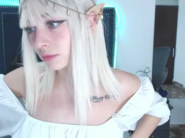 Live sex webcam photo for CarolineJames #272020439