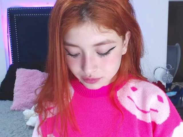 Live sex webcam photo for CarolineJames #272133072