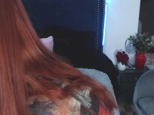 Live sex webcam photo for CarolineJames #272371899