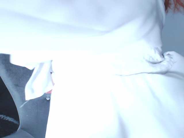 Live sex webcam photo for CarolineJames #272389381