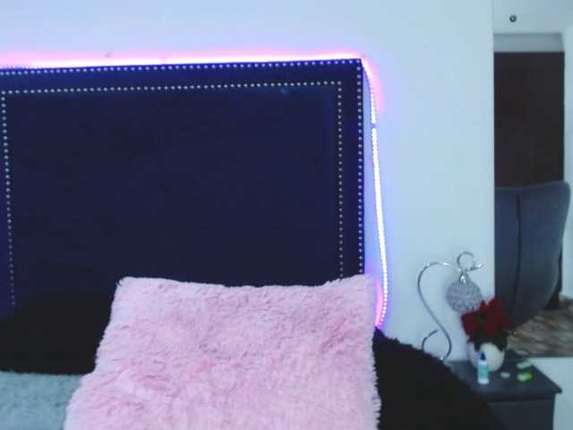 Live sex webcam photo for CarolineJames #273106911
