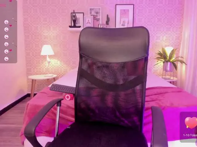 Live sex webcam photo for CarolineJensen18 #277135383