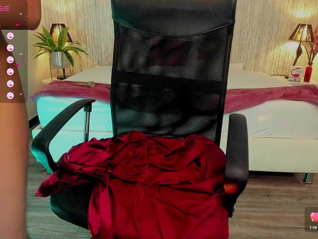 Live sex webcam photo for CarolineJensen18 #277287894