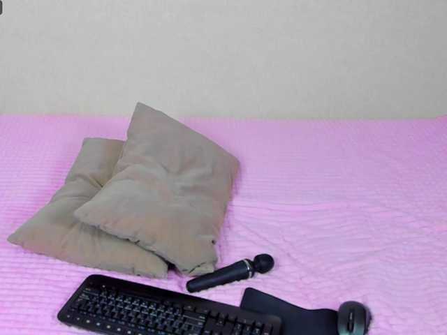 Live sex webcam photo for CarolineLarens #276503341