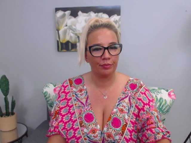 Live sex webcam photo for CarolineLive #274625347