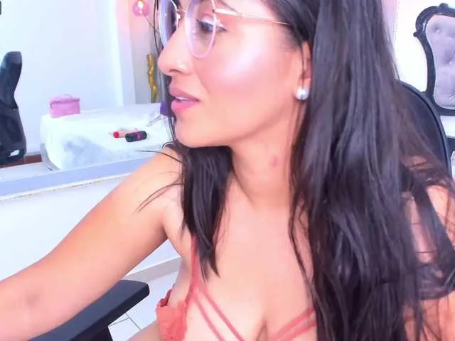 Live sex webcam photo for CarolineTorre #272023823