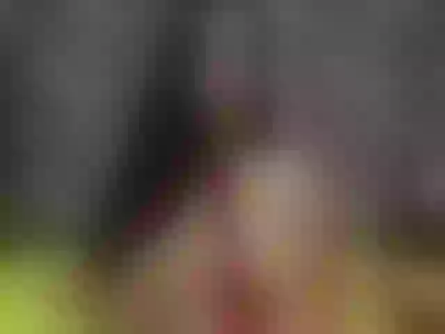 Live sex webcam photo for CarolineTorre #272937079
