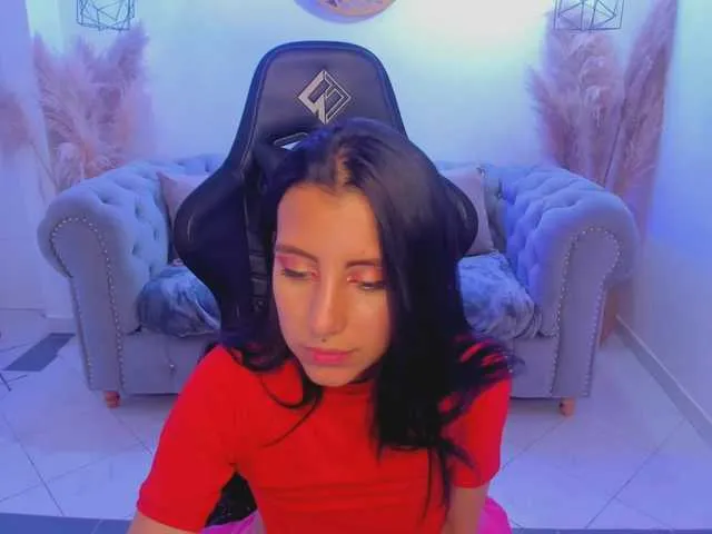 Live sex webcam photo for CarolineWhite-Royal #275483267