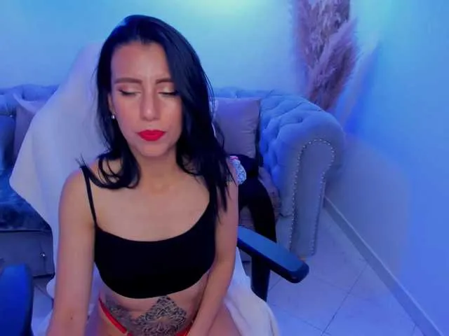 Live sex webcam photo for CarolineWhite-Royal #275672524