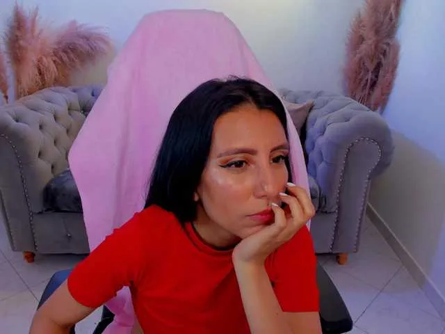 Live sex webcam photo for CarolineWhite-Royal #275944831