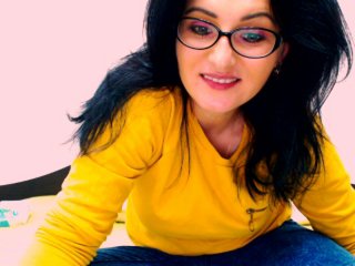 Live sex webcam photo for Carolineback #201959020