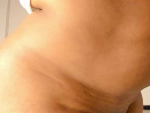 Live sex webcam photo for CarolinnaGomez #292077698