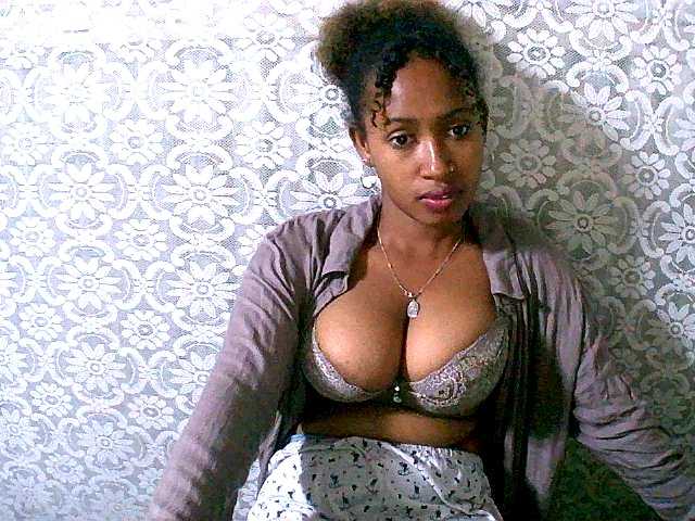 Live sex webcam photo for Carolle2000 #276236122