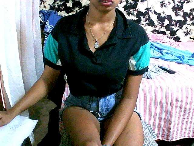 Live sex webcam photo for Carolle2000 #276246946