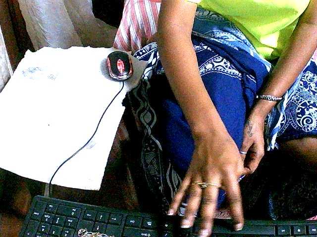 Live sex webcam photo for Carolle2000 #276249597