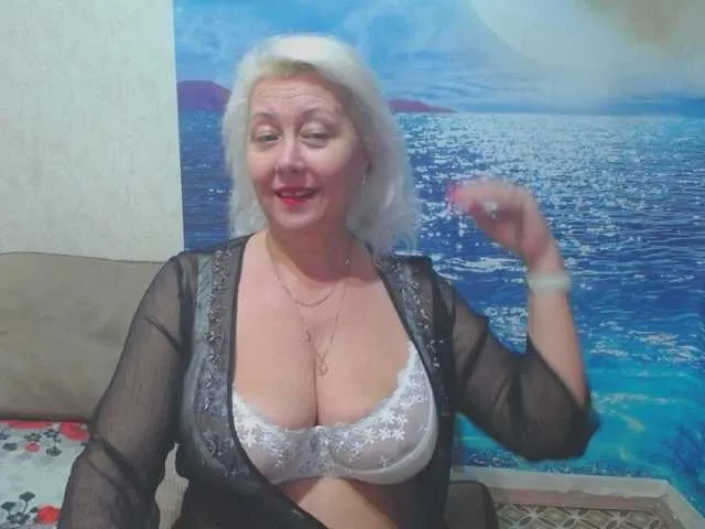 Live sex webcam photo for CaronCapella #292041422