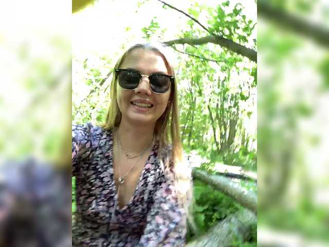 Live sex webcam photo for CarrieBradshaww #278275068