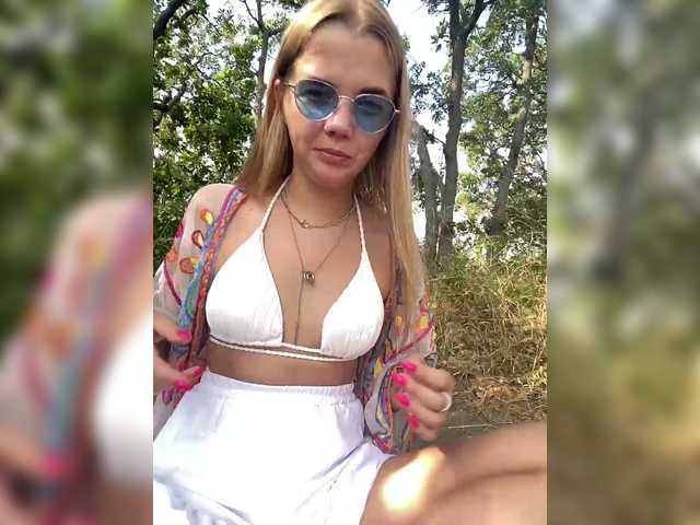 Live sex webcam photo for CarrieBradshaww #289993855