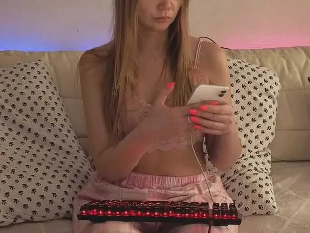 Live sex webcam photo for CarrieBradshaww #290778713