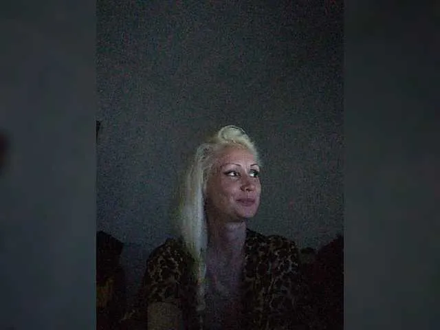 Live sex webcam photo for CarrieLaJewel #275114479