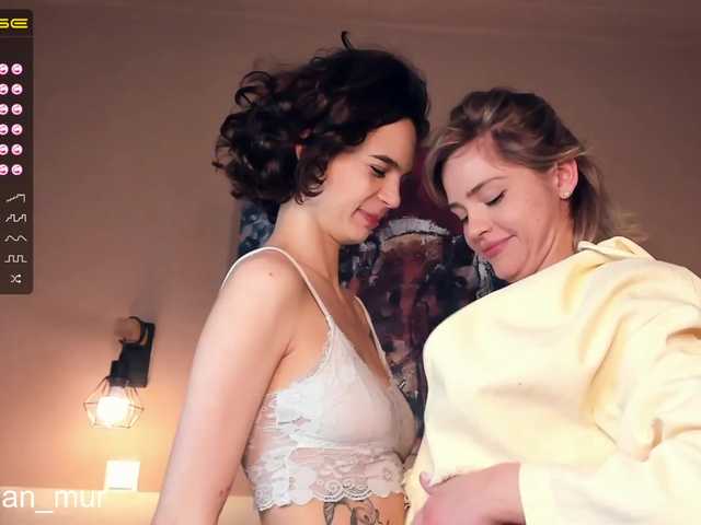 Live sex webcam photo for CarrieLisa #272846016