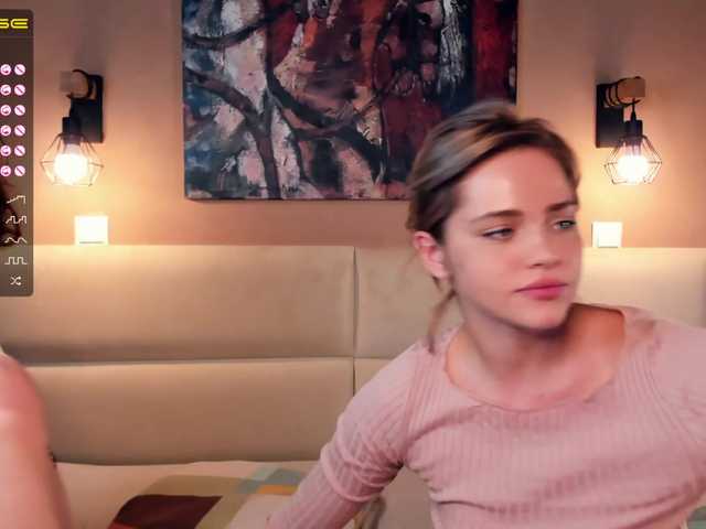 Live sex webcam photo for CarrieLisa #272858191