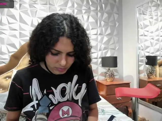 Live sex webcam photo for CarrieRowe #273284622