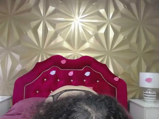 Live sex webcam photo for CarrieRowe #273348054